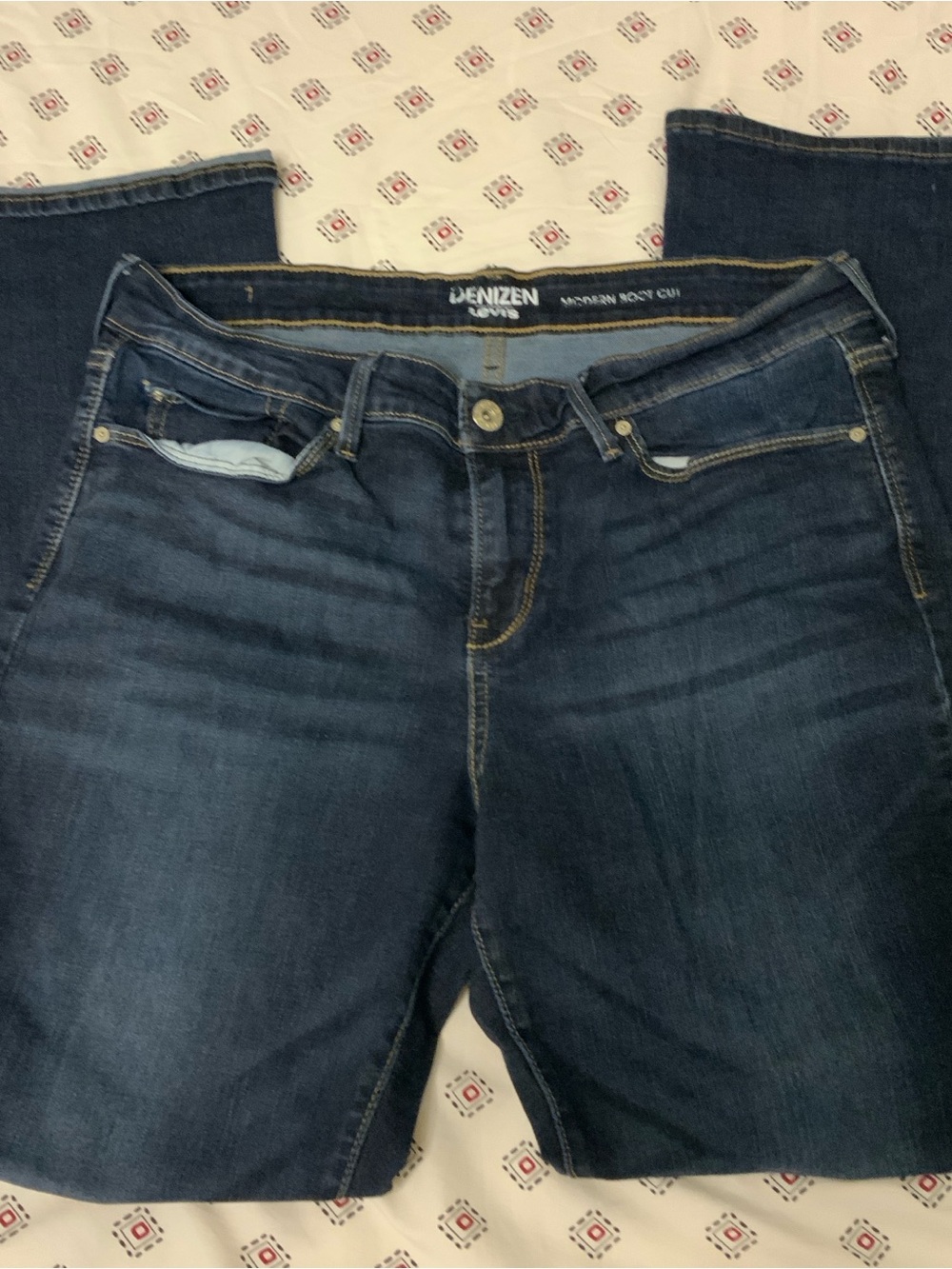 Levi's Women’s Straight Leg Jeans in Dark Blue Denim